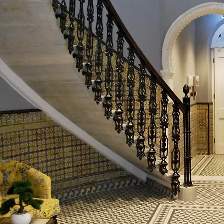 Stylish Centre - Grand House Apartment Gibraltar